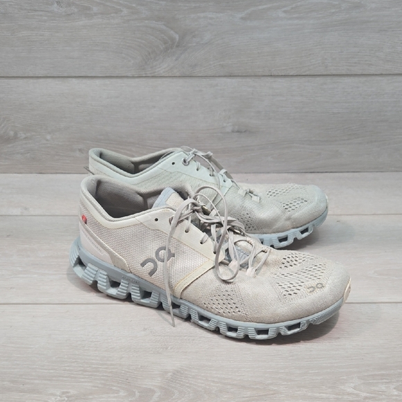 On Running Womem Cloud Sneakers Athletic Running Shoes Sz 8.5